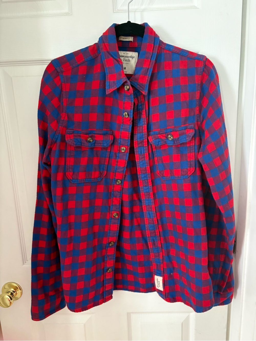 Abercrombie & Fitch Red and Blue Button-Up Flannel. Muscle. Men’s M